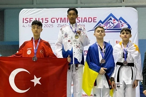 İzmirli öğrenciden taekwondoda dünya ikinciliği
