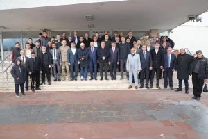Belediye Başkanımız Sn. Bekir Aksun, Terzibaba Camii’nde Bayram Namazı’nı eda etti ve Bayramlaşma Programında vatandaşlarımızın bayramlarını kutladı.