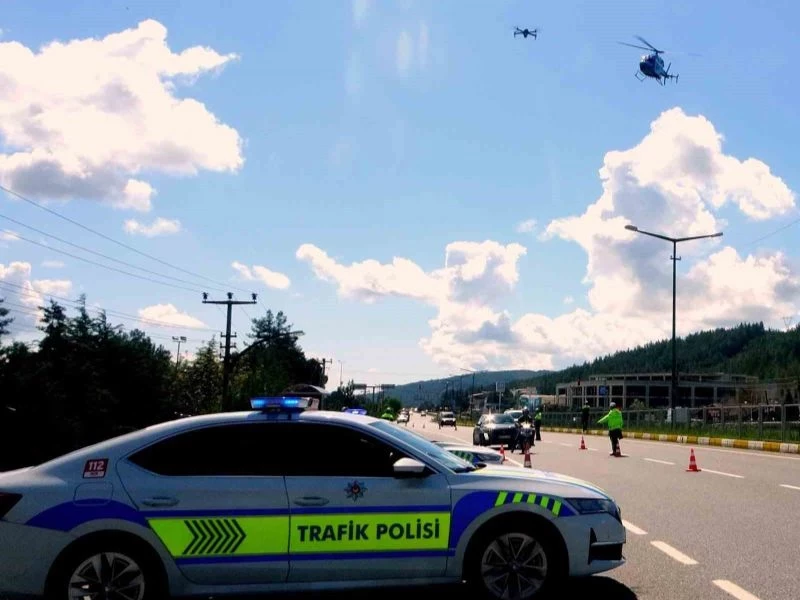 Muğla İl Emniyet Müdürlüğü, Vatandaşların Güvenli Bir Şekilde Seyahat Etmelerini Sağlamak Amacıyla Yoğun Trafik Tedbirleri Uyguluyor