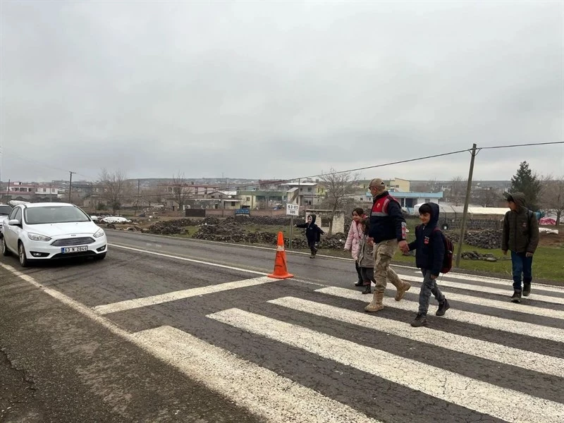Jandarma, Şanlıurfa’da Okul Servislerini Tek Tek Denetledi